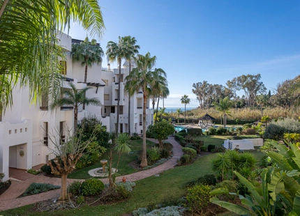 ELEGANT 3-BEDROOM LUXURY APARTMENT ON THE NEW GOLDEN MILE, ESTEPONA