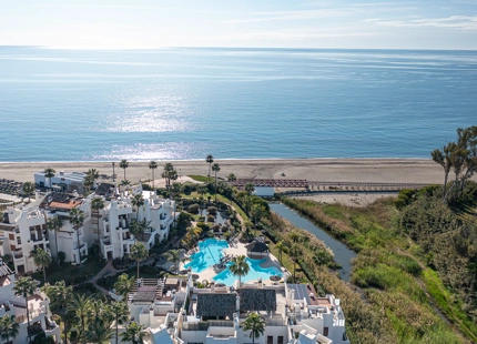 ELEGANT 3-BEDROOM LUXURY APARTMENT ON THE NEW GOLDEN MILE, ESTEPONA