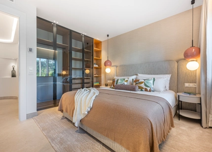 ELEGANT 3-BEDROOM LUXURY APARTMENT ON THE NEW GOLDEN MILE, ESTEPONA