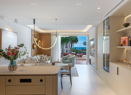 ELEGANT 3-BEDROOM LUXURY APARTMENT ON THE NEW GOLDEN MILE, ESTEPONA