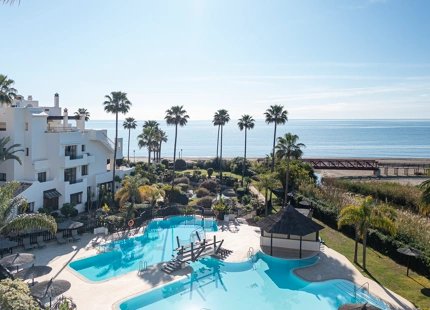 ELEGANT 3-BEDROOM LUXURY APARTMENT ON THE NEW GOLDEN MILE, ESTEPONA