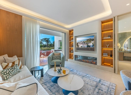 ELEGANT 3-BEDROOM LUXURY APARTMENT ON THE NEW GOLDEN MILE, ESTEPONA