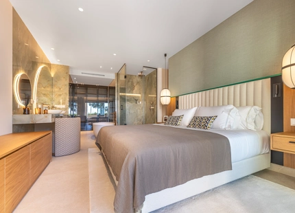 ELEGANT 3-BEDROOM LUXURY APARTMENT ON THE NEW GOLDEN MILE, ESTEPONA