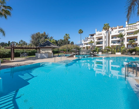 Apartment for sale in Bahía del Velerín, Estepona East