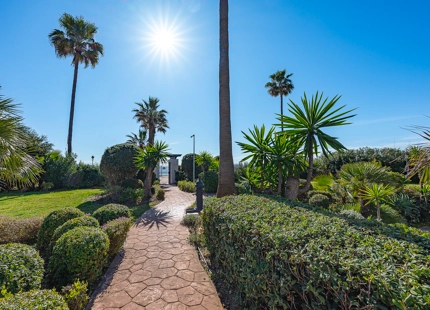 ELEGANT 3-BEDROOM LUXURY APARTMENT ON THE NEW GOLDEN MILE, ESTEPONA