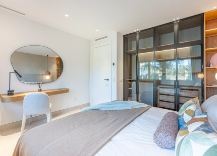 ELEGANT 3-BEDROOM LUXURY APARTMENT ON THE NEW GOLDEN MILE, ESTEPONA