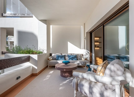 ELEGANT 3-BEDROOM LUXURY APARTMENT ON THE NEW GOLDEN MILE, ESTEPONA