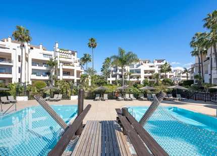 ELEGANT 3-BEDROOM LUXURY APARTMENT ON THE NEW GOLDEN MILE, ESTEPONA