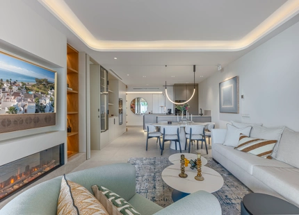 ELEGANT 3-BEDROOM LUXURY APARTMENT ON THE NEW GOLDEN MILE, ESTEPONA