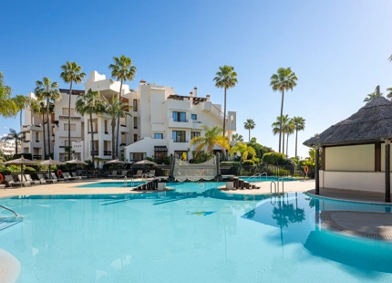 ELEGANT 3-BEDROOM LUXURY APARTMENT ON THE NEW GOLDEN MILE, ESTEPONA
