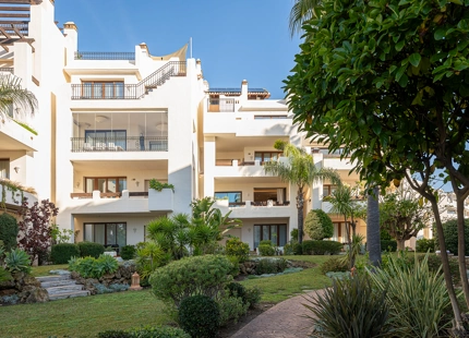 ELEGANT 3-BEDROOM LUXURY APARTMENT ON THE NEW GOLDEN MILE, ESTEPONA