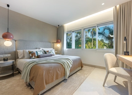 ELEGANT 3-BEDROOM LUXURY APARTMENT ON THE NEW GOLDEN MILE, ESTEPONA