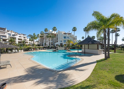 ELEGANT 3-BEDROOM LUXURY APARTMENT ON THE NEW GOLDEN MILE, ESTEPONA