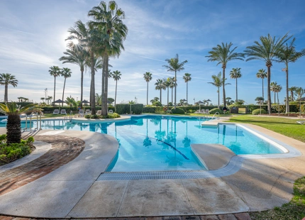 FULLY RENOVATED 3-BEDROOM APARTMENT ON THE NEW GOLDEN MILE, ESTEPONA