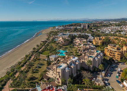 FULLY RENOVATED 3-BEDROOM APARTMENT ON THE NEW GOLDEN MILE, ESTEPONA