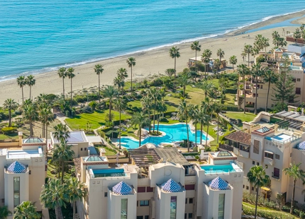 FULLY RENOVATED 3-BEDROOM APARTMENT ON THE NEW GOLDEN MILE, ESTEPONA