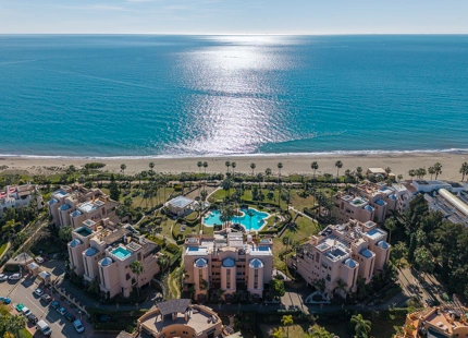 FULLY RENOVATED 3-BEDROOM APARTMENT ON THE NEW GOLDEN MILE, ESTEPONA