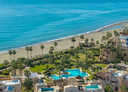 FULLY RENOVATED 3-BEDROOM APARTMENT ON THE NEW GOLDEN MILE, ESTEPONA