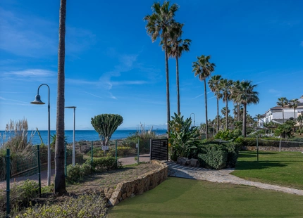 FULLY RENOVATED 3-BEDROOM APARTMENT ON THE NEW GOLDEN MILE, ESTEPONA