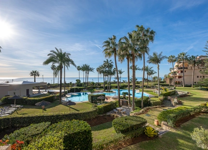 FULLY RENOVATED 3-BEDROOM APARTMENT ON THE NEW GOLDEN MILE, ESTEPONA