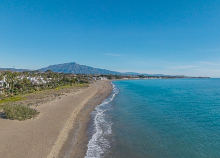 FULLY RENOVATED 3-BEDROOM APARTMENT ON THE NEW GOLDEN MILE, ESTEPONA
