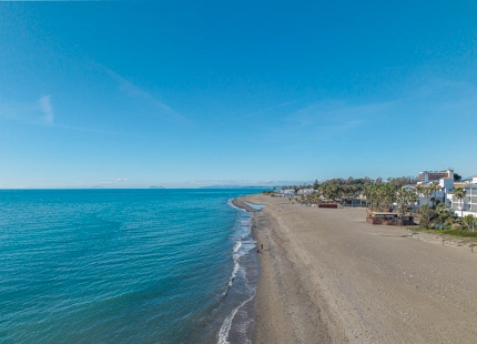 FULLY RENOVATED 3-BEDROOM APARTMENT ON THE NEW GOLDEN MILE, ESTEPONA