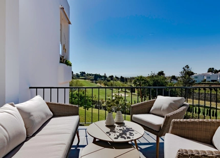 FRONTLINE GOLF TOWNHOUSE WITH STUNNING VIEWS IN NUEVA ANDALUCÍA