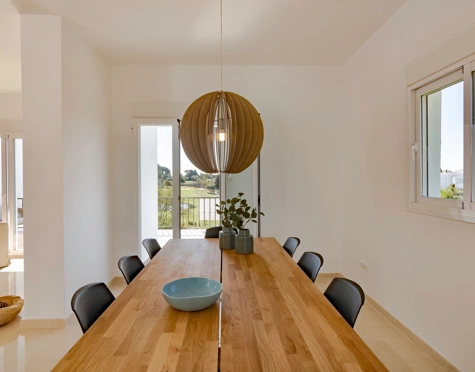 FRONTLINE GOLF TOWNHOUSE WITH STUNNING VIEWS IN NUEVA ANDALUCÍA