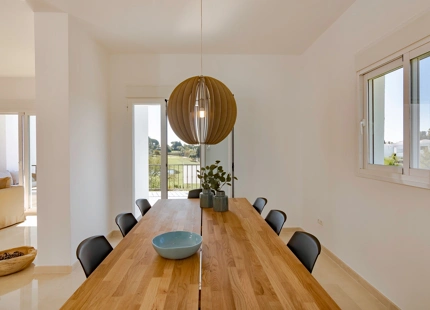 FRONTLINE GOLF TOWNHOUSE WITH STUNNING VIEWS IN NUEVA ANDALUCÍA