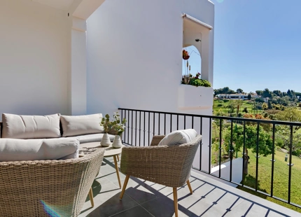 FRONTLINE GOLF TOWNHOUSE WITH STUNNING VIEWS IN NUEVA ANDALUCÍA