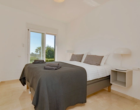 FRONTLINE GOLF TOWNHOUSE WITH STUNNING VIEWS IN NUEVA ANDALUCÍA