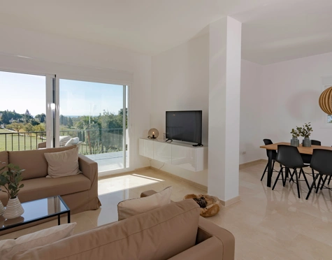 FRONTLINE GOLF TOWNHOUSE WITH STUNNING VIEWS IN NUEVA ANDALUCÍA