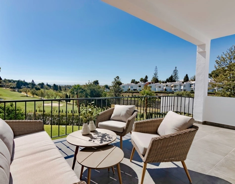 FRONTLINE GOLF TOWNHOUSE WITH STUNNING VIEWS IN NUEVA ANDALUCÍA