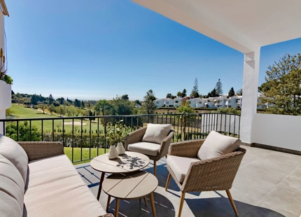 FRONTLINE GOLF TOWNHOUSE WITH STUNNING VIEWS IN NUEVA ANDALUCÍA