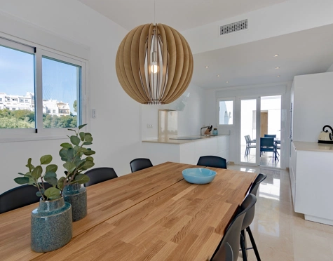 FRONTLINE GOLF TOWNHOUSE WITH STUNNING VIEWS IN NUEVA ANDALUCÍA