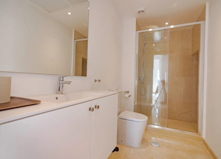 FRONTLINE GOLF TOWNHOUSE WITH STUNNING VIEWS IN NUEVA ANDALUCÍA
