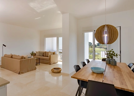 FRONTLINE GOLF TOWNHOUSE WITH STUNNING VIEWS IN NUEVA ANDALUCÍA