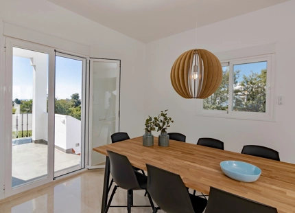 FRONTLINE GOLF TOWNHOUSE WITH STUNNING VIEWS IN NUEVA ANDALUCÍA