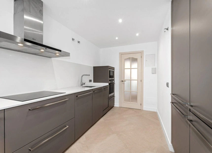 Luxury Duplex Penthouse in El Embrujo Playa, Puerto Banús, Marbella