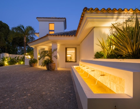 Villa en venta en El Herrojo, Benahavis