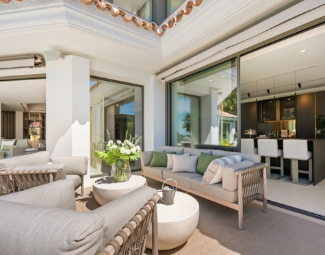 Villa en venta en El Herrojo, Benahavis