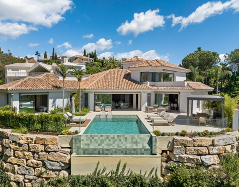 Villa en venta en El Herrojo, Benahavis