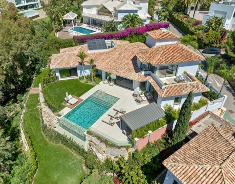 Villa en venta en El Herrojo, Benahavis