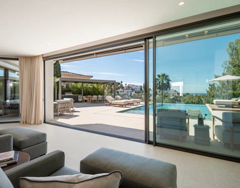 Villa en venta en El Herrojo, Benahavis