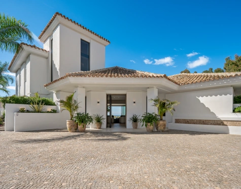 Villa en venta en El Herrojo, Benahavis