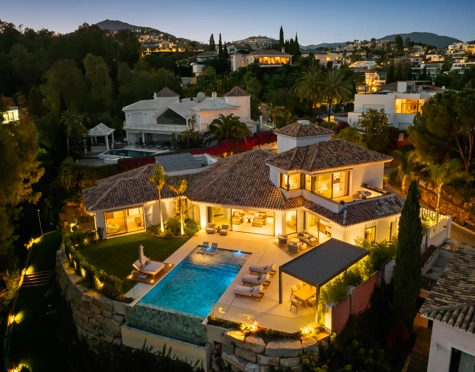ENCHANTING 6-BEDROOM VILLA IN EL HERROJO, BENAHAVÍS