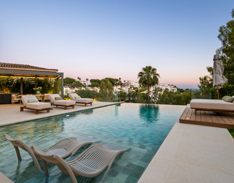 Villa en venta en El Herrojo, Benahavis