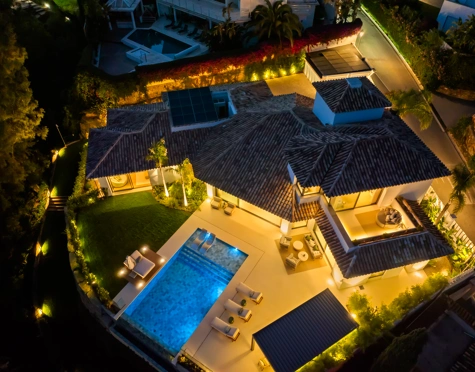 Villa en venta en El Herrojo, Benahavis