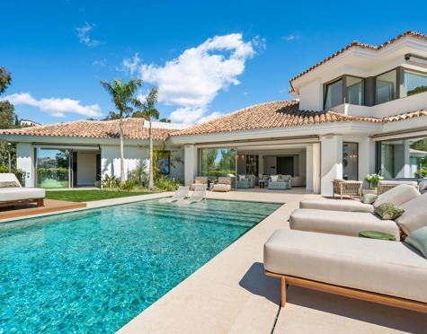 Villa en venta en El Herrojo, Benahavis