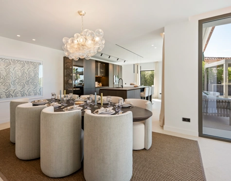 Villa en venta en El Herrojo, Benahavis